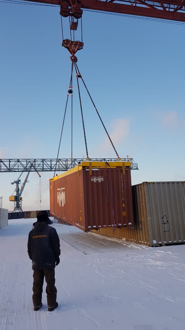 Траверса спредер полуавтоматическая для 40 футовых контейнеров Траверса спредер полуавтоматическая для 40 футовых контейнеров